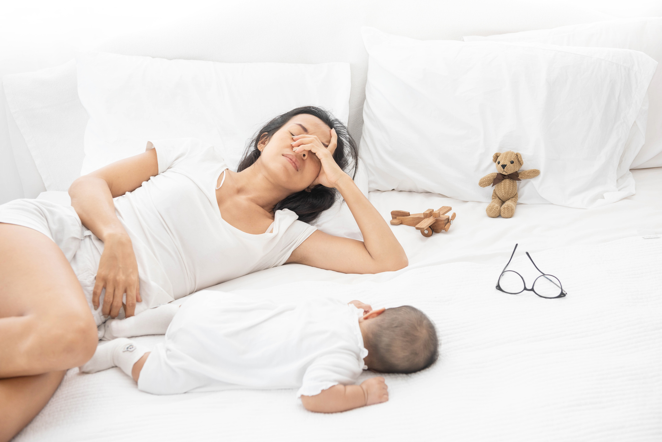 Why Sleep Feels So Hard After Baby (Even When the Baby Sleeps)